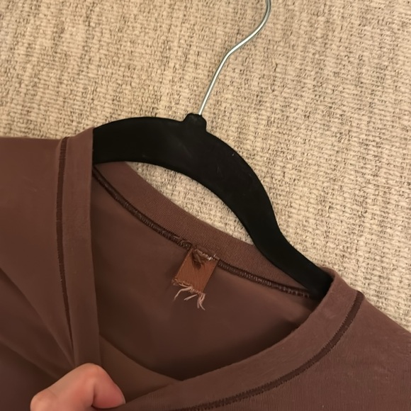 SKIMS COTTON JERSEY T-SHIRT BODYSUIT | GARNET SMALL - Picture 4 of 5